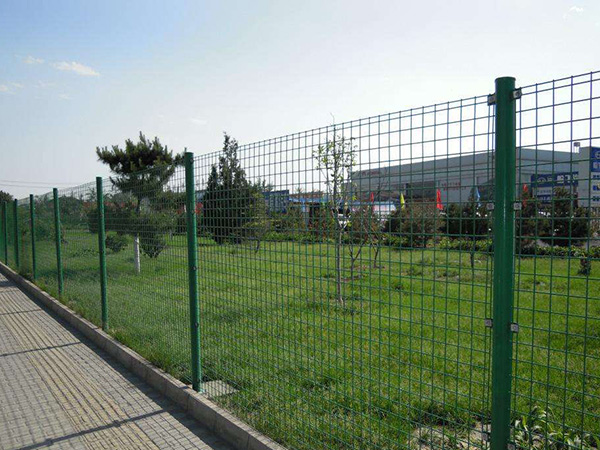 蚌埠雙邊絲護(hù)欄網(wǎng)圖片2 蚌埠雙邊絲護(hù)欄網(wǎng)圖片2