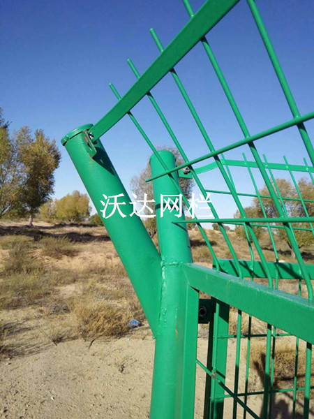 赤峰內蒙古烏拉特中旗油井護欄網工程圖片3 赤峰內蒙古烏拉特中旗油井護欄網工程圖片3
