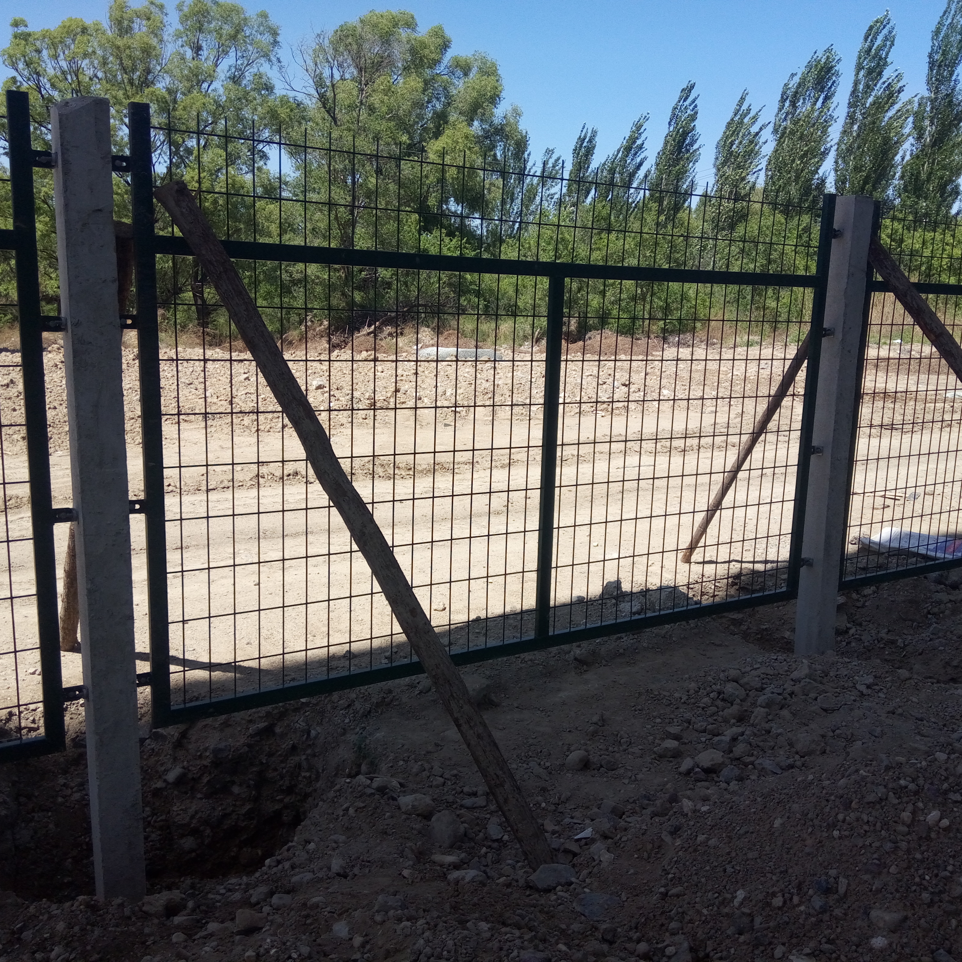 江蘇鐵路橋下防護(hù)柵欄圖片2 江蘇鐵路橋下防護(hù)柵欄圖片2