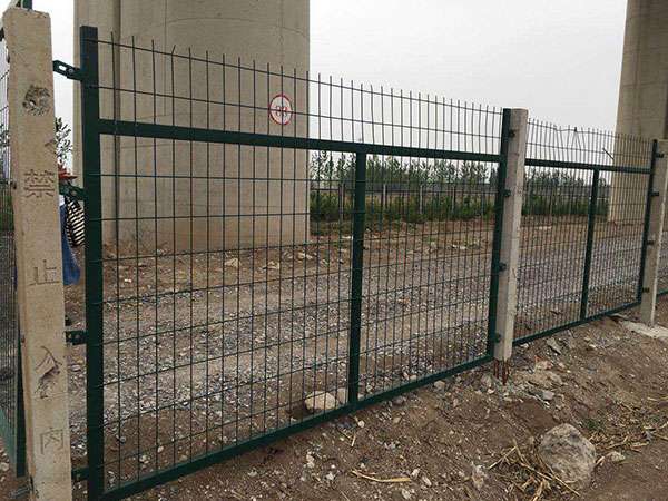 江蘇鐵路橋下防護(hù)柵欄圖片3 江蘇鐵路橋下防護(hù)柵欄圖片3