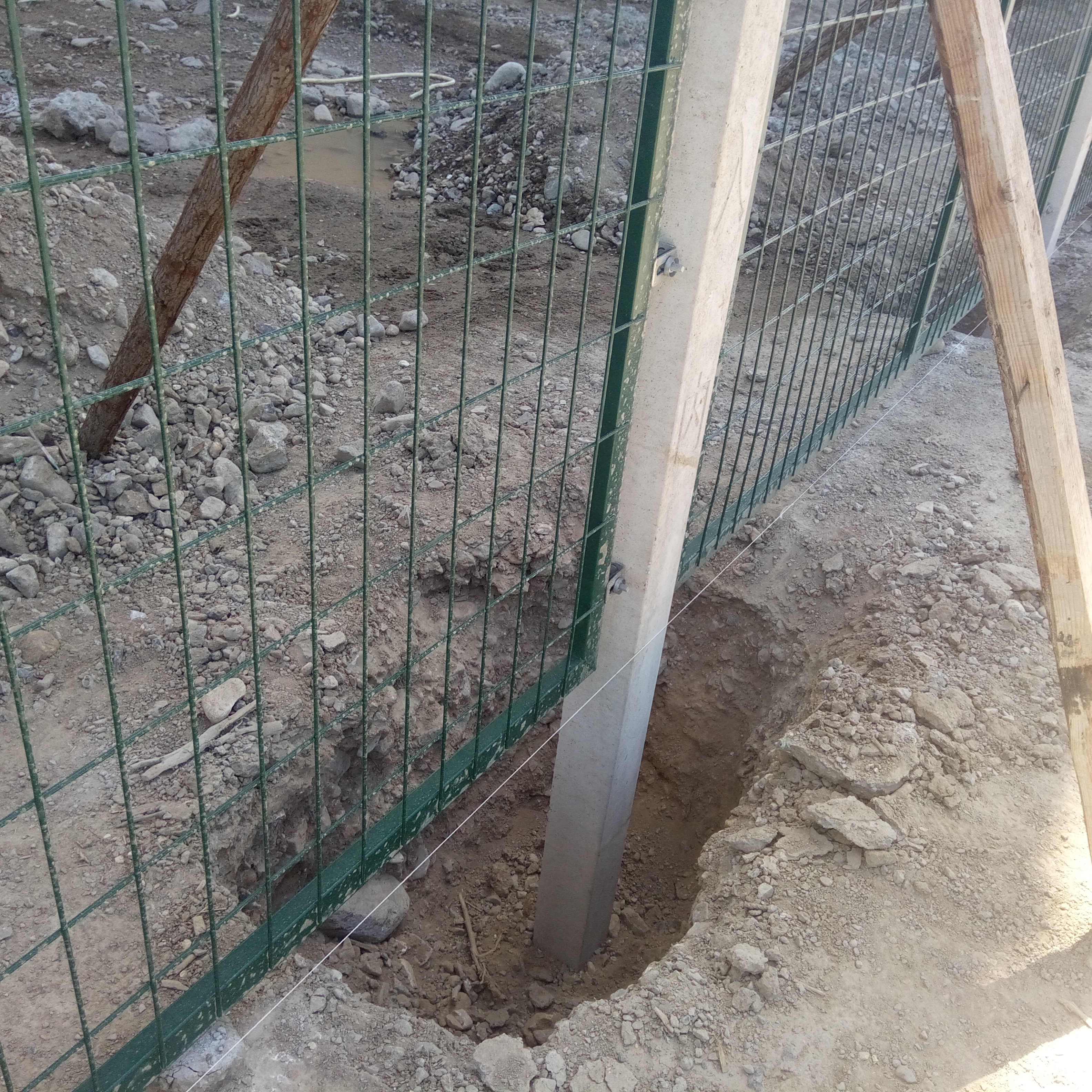 江蘇鐵路橋下防護(hù)柵欄圖片5 江蘇鐵路橋下防護(hù)柵欄圖片5