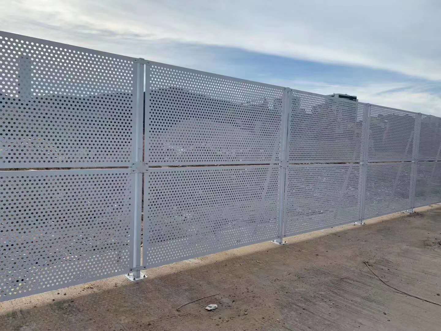 海寧沖孔網護欄圖片4 海寧沖孔網護欄圖片4