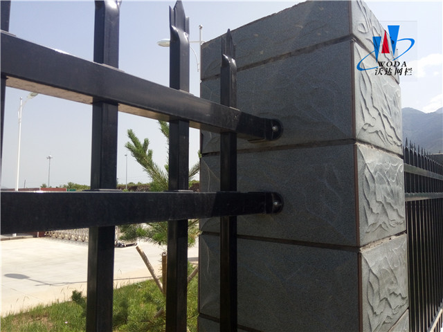 圍墻鐵藝護欄圖片2 圍墻鐵藝護欄圖片2