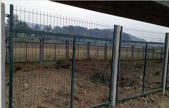 高鐵防護柵欄2.jpg 高鐵防護柵欄