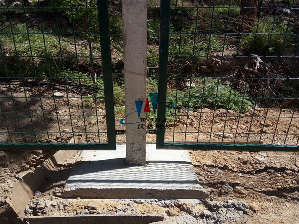 赤峰鐵路護欄_金屬柵欄網片工程案例圖片3 赤峰鐵路護欄_金屬柵欄網片工程案例圖片3