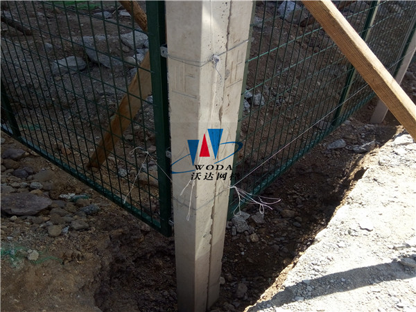 赤峰鐵路護欄_金屬柵欄網片工程案例圖片5 赤峰鐵路護欄_金屬柵欄網片工程案例圖片5