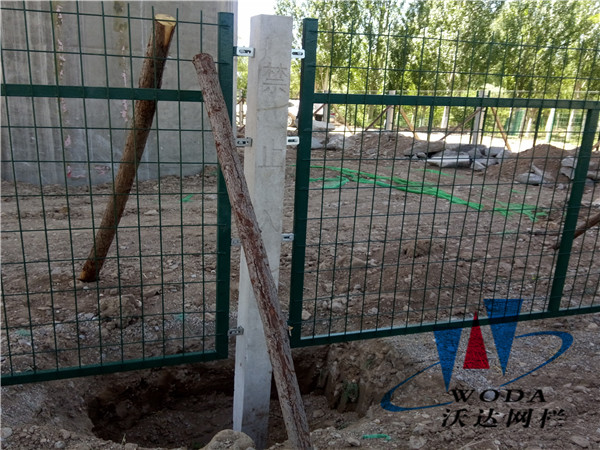 赤峰鐵路護欄_金屬柵欄網片工程案例圖片6 赤峰鐵路護欄_金屬柵欄網片工程案例圖片6