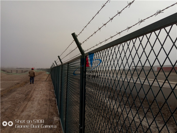 安徽北京大興機場附近河道護欄網案例圖片5 安徽北京大興機場附近河道護欄網案例圖片5