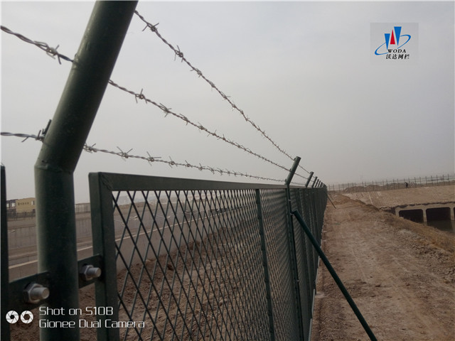 安徽北京大興機場附近河道護欄網案例圖片2 安徽北京大興機場附近河道護欄網案例圖片2