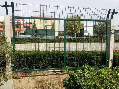 浸塑鐵路防護柵欄.jpg 浸塑鐵路防護柵欄.jpg